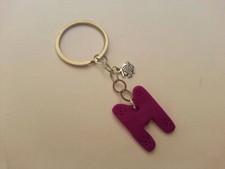 portachiavi fimo lettera iniziale M viola