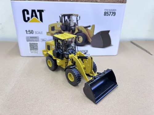 Caterpillar Cat 930 Compact Wheel Loader 1:50 DieCast Masters DM 85779 - Picture 3 of 6
