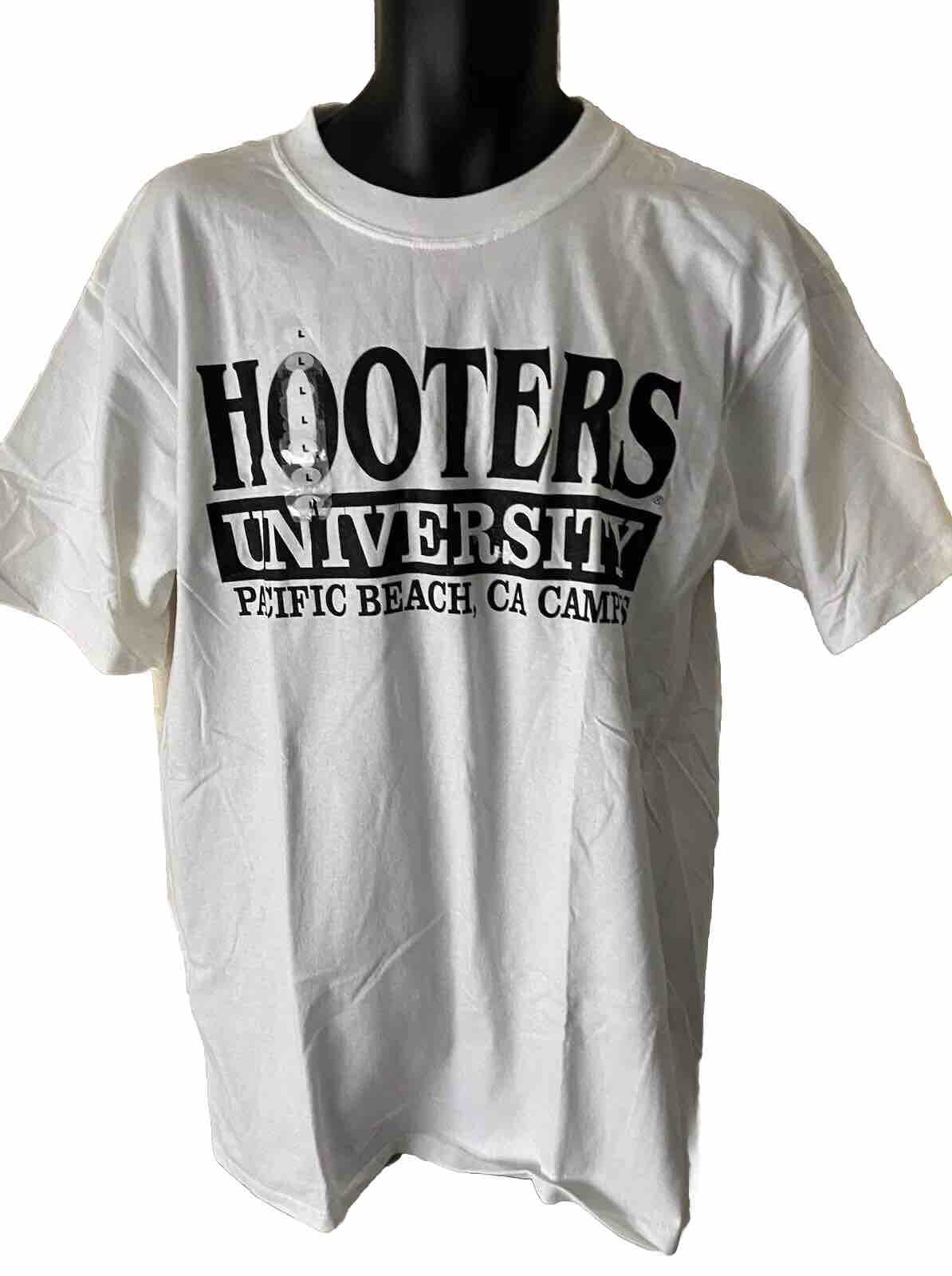 Vintage Hooters University T Shirt White  Mens Si… - image 1