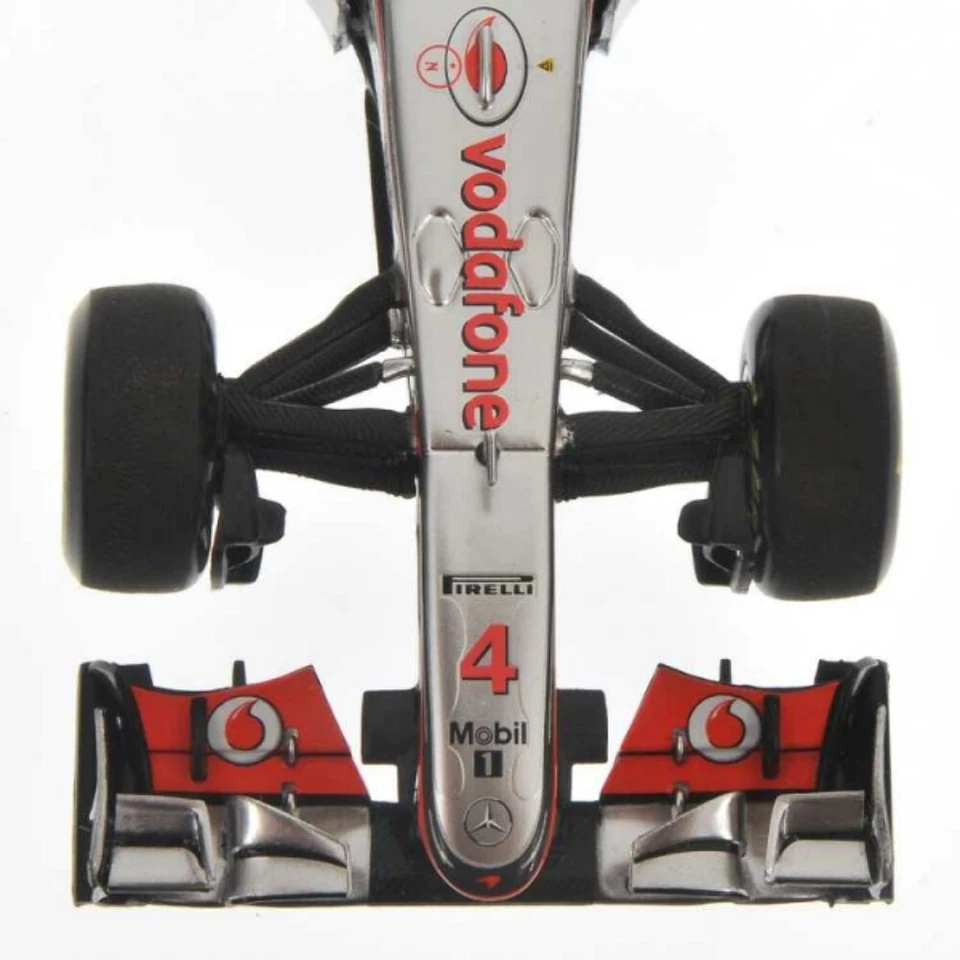 Minichamps 1:43 McLAREN MERCEDES MP4/26 JENSON BUTTON 2011 - 530114304 - Image 2 of 3