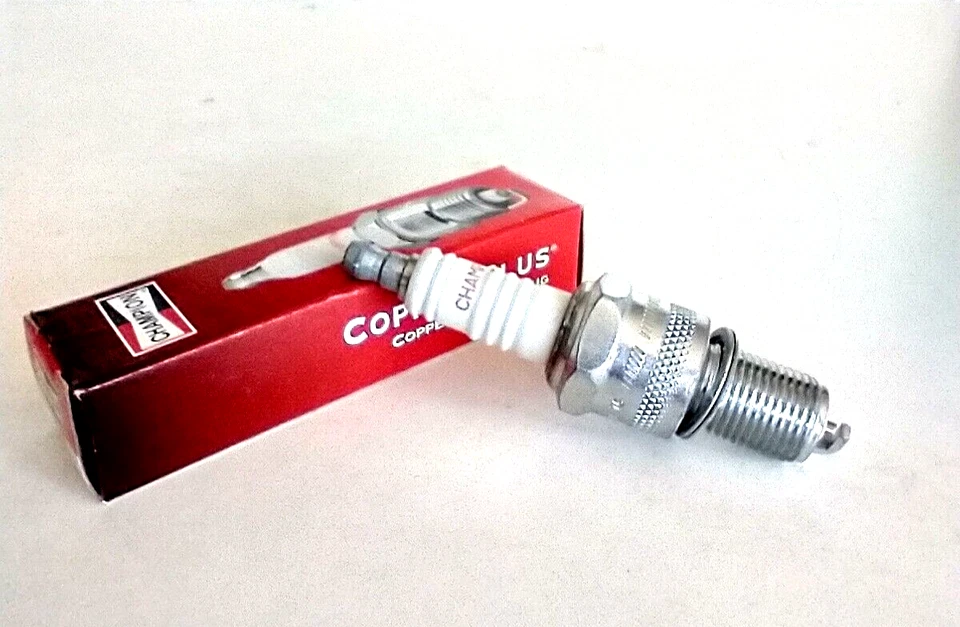 (Lote de 4) Bujía Copper Plus Resisten CHAMPION RN9YC (415) Foto 3 de 4