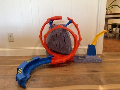 Hot Wheels Stunt Loop Track Set w/ Launcher Ramp & Tunnel Race Playset Toy