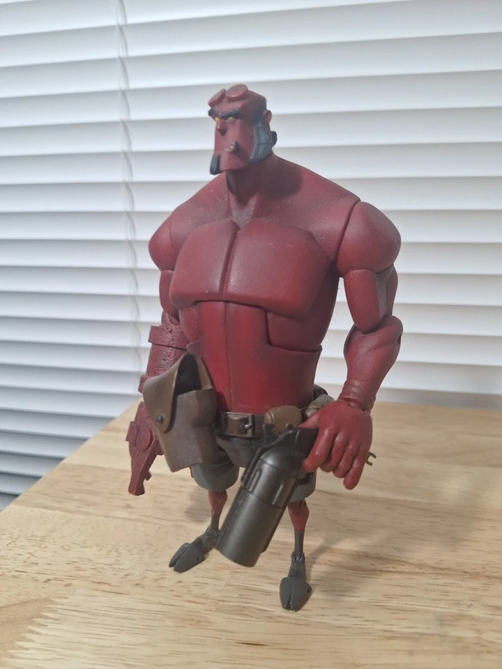 Hellboy Animated Deluxe Action Figure Gentle Giant 2007 Rare! With Gun, no Tail  - Image 3 of 4