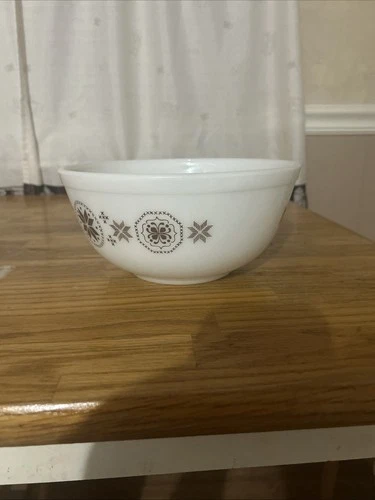 Pyrex Town and Country Bowl