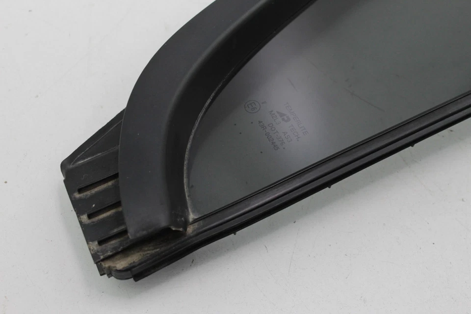 Panel de vidrio ventana de ventilación trasera derecha Nissan Armada 2005-2014 82262-ZQ10A OEM Foto 2 de 4