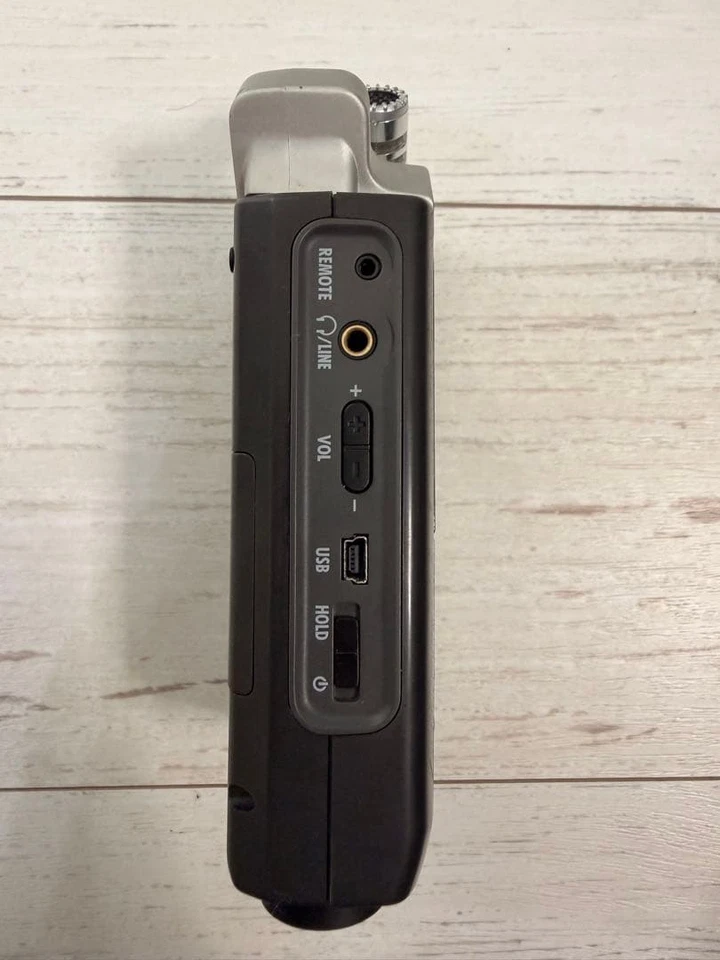 ZOOM H4n Handheld Digital Recorder Backlit LCD Built-in X/Y Stereo Microphones - Image 3 of 4