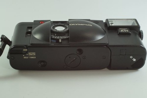 Olympus Xa2 A11 Electric Flash F-Zuiko 35Mm F2.8 Compact Film Camera - Picture 2 of 9