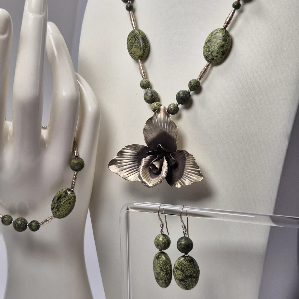 Juego de joyería artesanal de orquídea hecha a mano de jaspe de piel de serpiente verde de plata de ley Foto 3 de 4