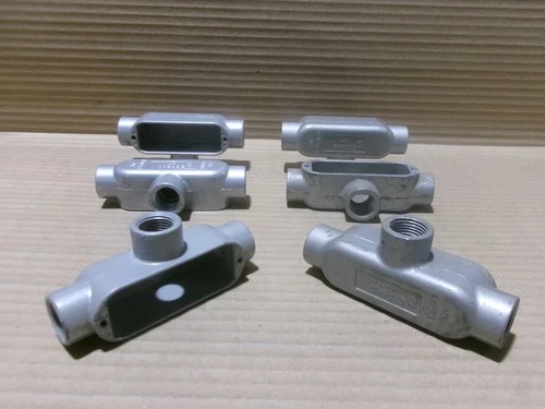 New Lot of 6 E30640 1/2' Type T Conduit Body AK