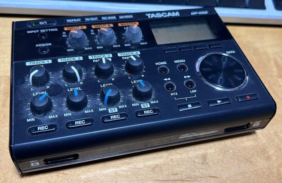 Tascam DP-006 Digital PocketStudio 6Track Multitrack Recorder Good