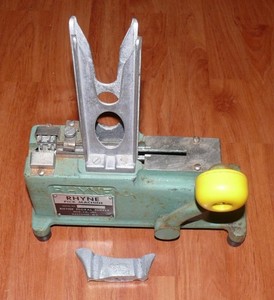 Vintage Rhyne pick machine floral stem stemming crimping