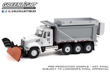 2019 Mack Granite Muldenkipper Schneepflug Salzstreuer 1:64 Greenlight 45130C