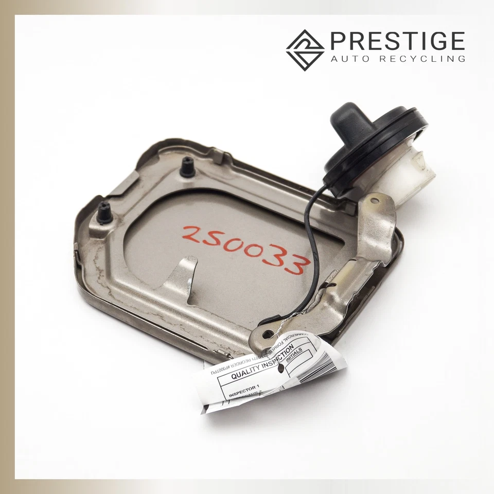 Cubierta de pestillo de tapa de puerta de llenado de combustible Nissan Titan 2004-2011 marrón 93870-7S231 OEM Foto 2 de 3