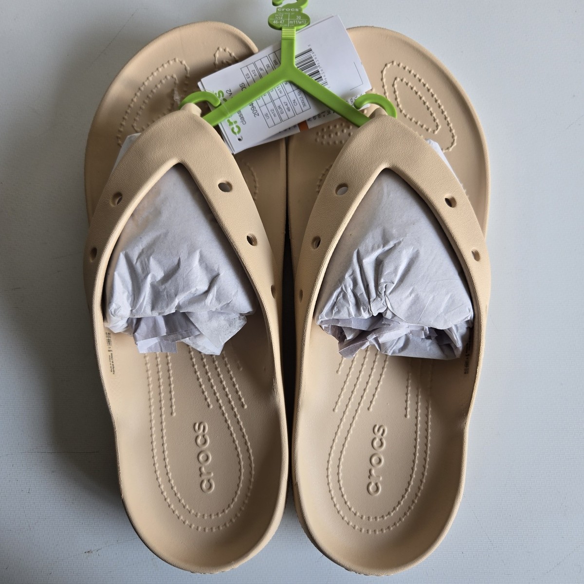 クラブ THAKS Crocs Classic Flip v2 - Shiitake (209402-2DS) - US Mens 11