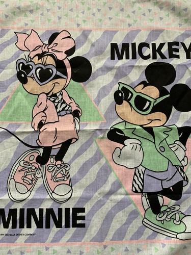 Vintage 1989 Walt Disney Scarf 24 by 24 inches Mickey And Minnie Mouse - Picture 3 of 8