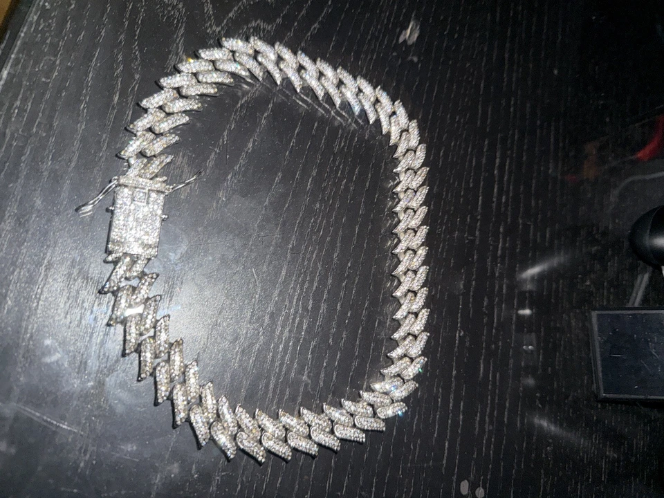 USADO Bus Down Cuban Link Circonita Cúbica (Diamante de Vidrio) Faltan pocas piedras Foto 2 de 4