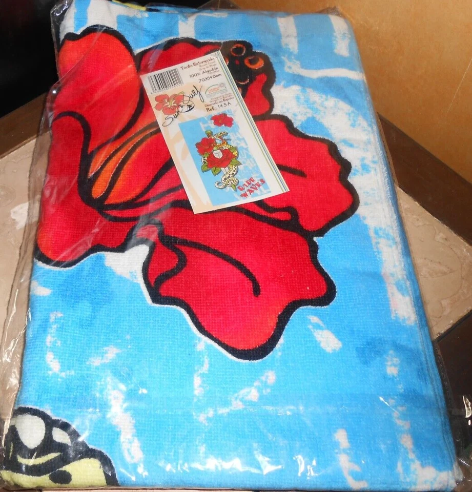 drap de plage velours coton "tatouage rose épée serpent" bleu 70 x 140 cm, neuf - Photo 2/3