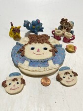 Lot Of 8 Mini Figurine Tea Set Wood  Raggedy Ann  Andy Popular Imports