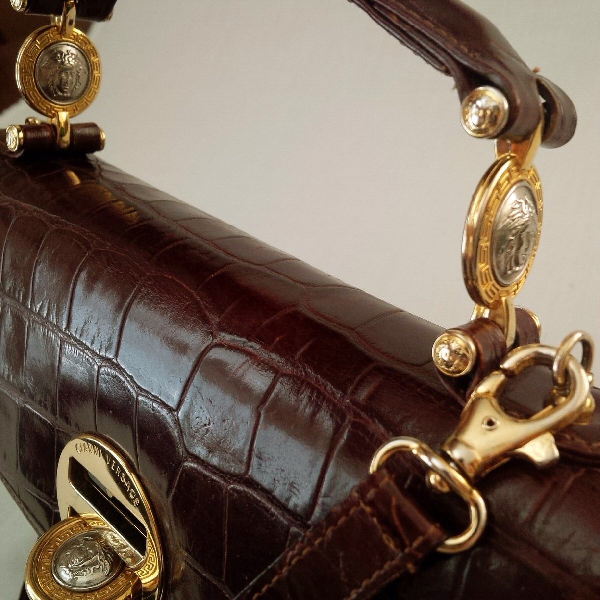 GIANNI VERSACE VINTAGE COUTURE MEDUSA CROC EMBSD LEATHER BROWN