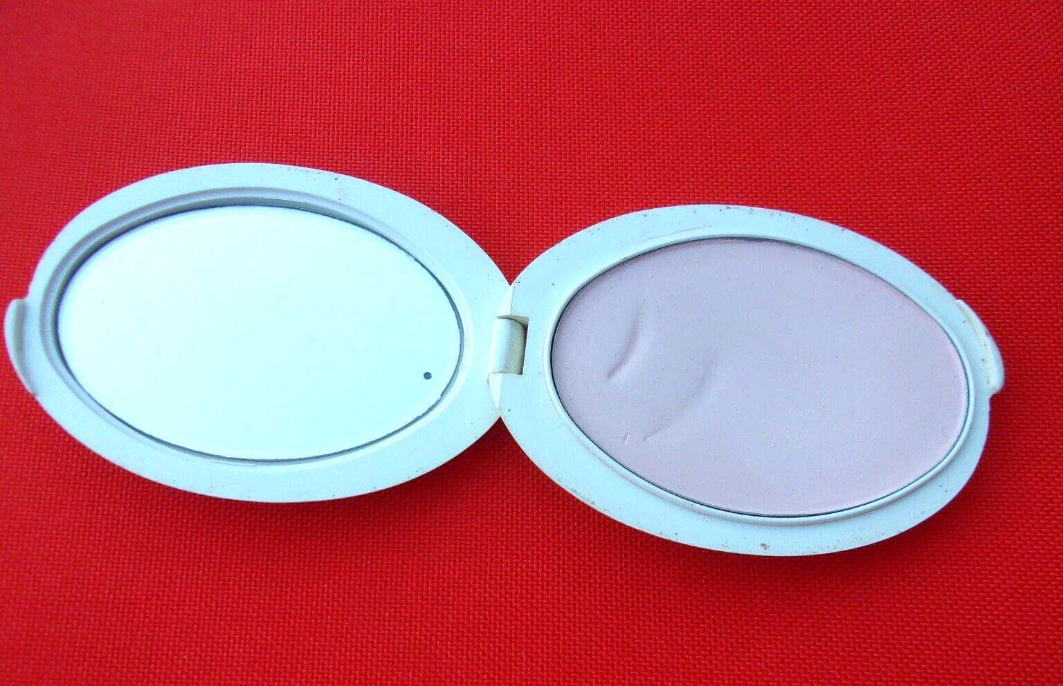 Vintage Faberge Makeup Powder Compact with Mirror 1970's Light shade