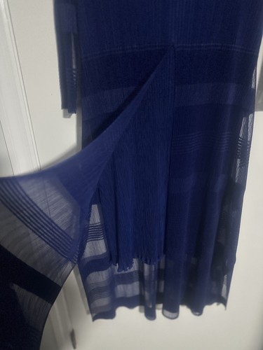 Veeca Accordian Crinkle Pleat Cut Out Dress Blue Size Large - Picture 8 of 10