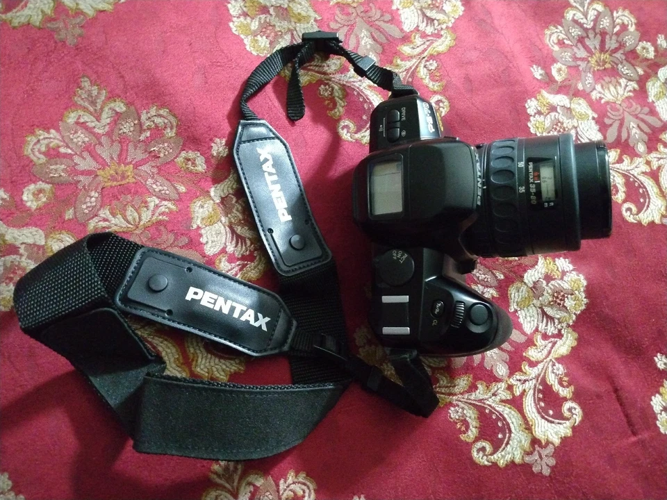 Pentax PZ-70 35mm Camera PENTAX 80MM LOOKS AND WORKS GREAT - Image 3 of 4