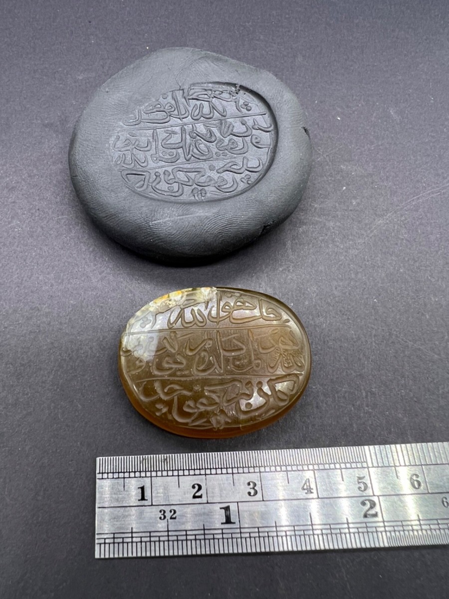 Quran　STONE  Genuine Hand Engraved Holy Quran Sora On Oval Red Aqeeq Stone