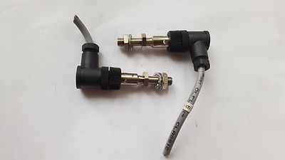 SET BESTEHEND AUS 2 INDUKTIVEN SENSOREN PEPPERL+FUCHS 52028S NBB2-8GM30-E2-V1...