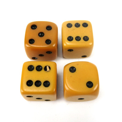 4 alte Bakelit Würfel wohl DDR Mid-Century Bakelite Dice Vintage GDR Ostalgie
