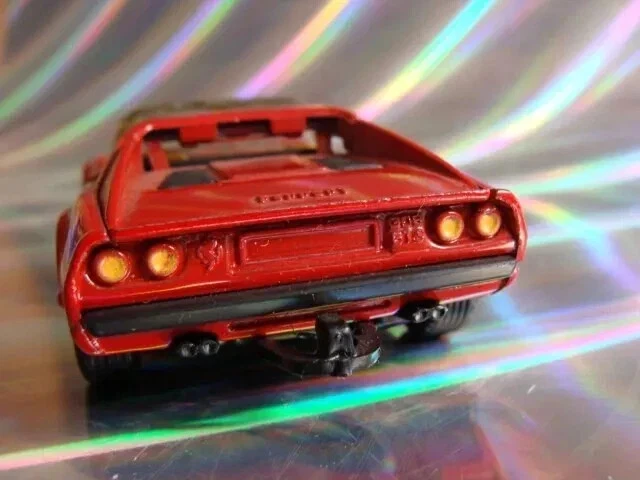 Corgi Ferrari 308 GTS 1981 🏆 della serie Magnum P.i. 1:43 - Immagine 4 di 4