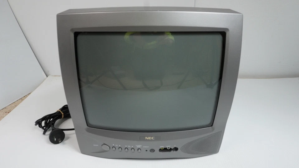 NEC N-3480 14" / 34cm CRT Television + Remote - image 4 of 4