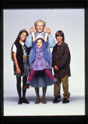 MRS DOUBTFIRE STARRING Robin Williams SALLY FIELD Pierce Brosnan