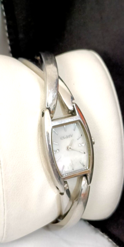 Montre-bracelet pour femme DKNY semi-bracelet torsadé en acier inoxydable très efficace - Photo 1/10
