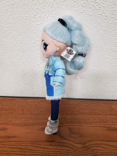 Doll - Na!Na!Na! Surprise Teen's Alaska Frost 11 inch tall - Picture 5 of 7