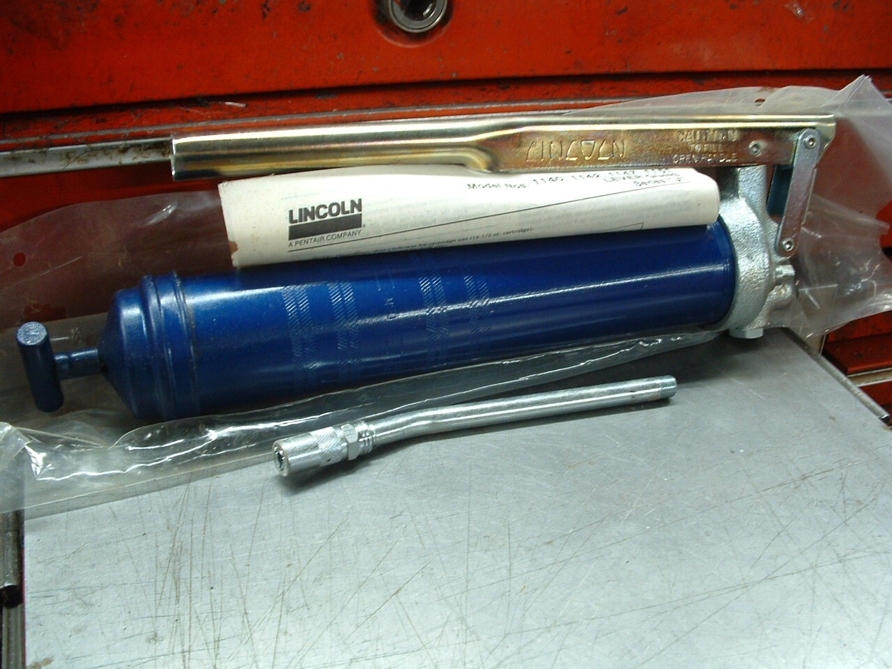 BRAND NEW LINCOLN LEVER ACTION GREASE GUN MODEL 1142 HEAVY DUTY 10,000
