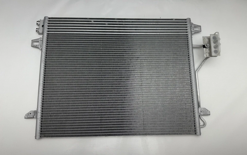 OEM 2016-2020 Dodge Grand Caravan Town & Country A/C Condenser 04677782AC - Imagem 2 de 4