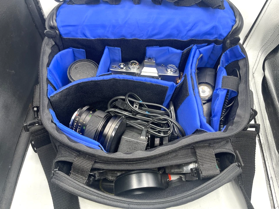 Minolta SRT-102 SLR 📸 con TONELADAS DE LENTES EXTRAS y bolsa ⭐ Cámara de configuración de 35 mm de los años 70 Foto 2 de 4