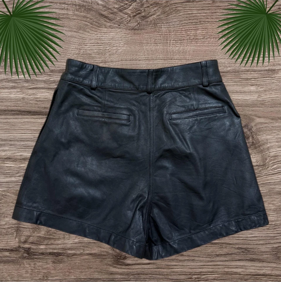 Pantalones Cortos Con Marco Para Mujer 26 Cuero Negro Plisado Tiro Alto Informales Bolsillos Cremallera Foto 2 de 4