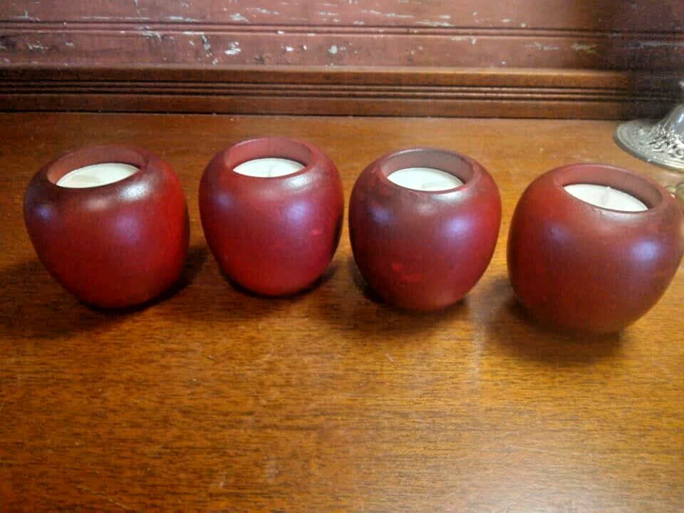 Colonial Candle Cape Cod Wooden Red Apples Tealight Holders Set of 4