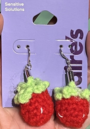 Crocheted Dangle Strawberry Earrings Cottage Core Boho Fun - Picture 2 of 2