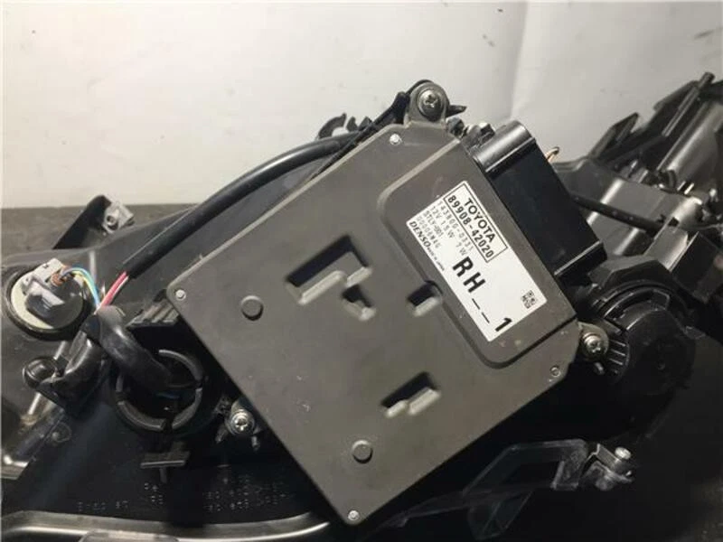 Faro derecho TOYOTA RAV4 HIBRIDO HYBRID 4X4 ADVANCE 55077 Foto 3 de 4