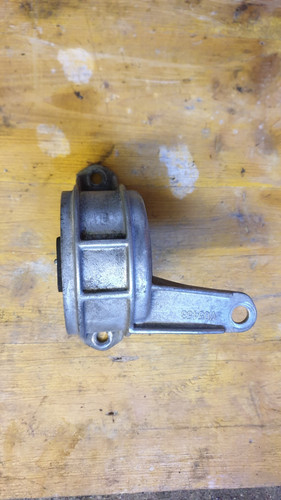 Motorhalter vorne rechts Opel Astra H