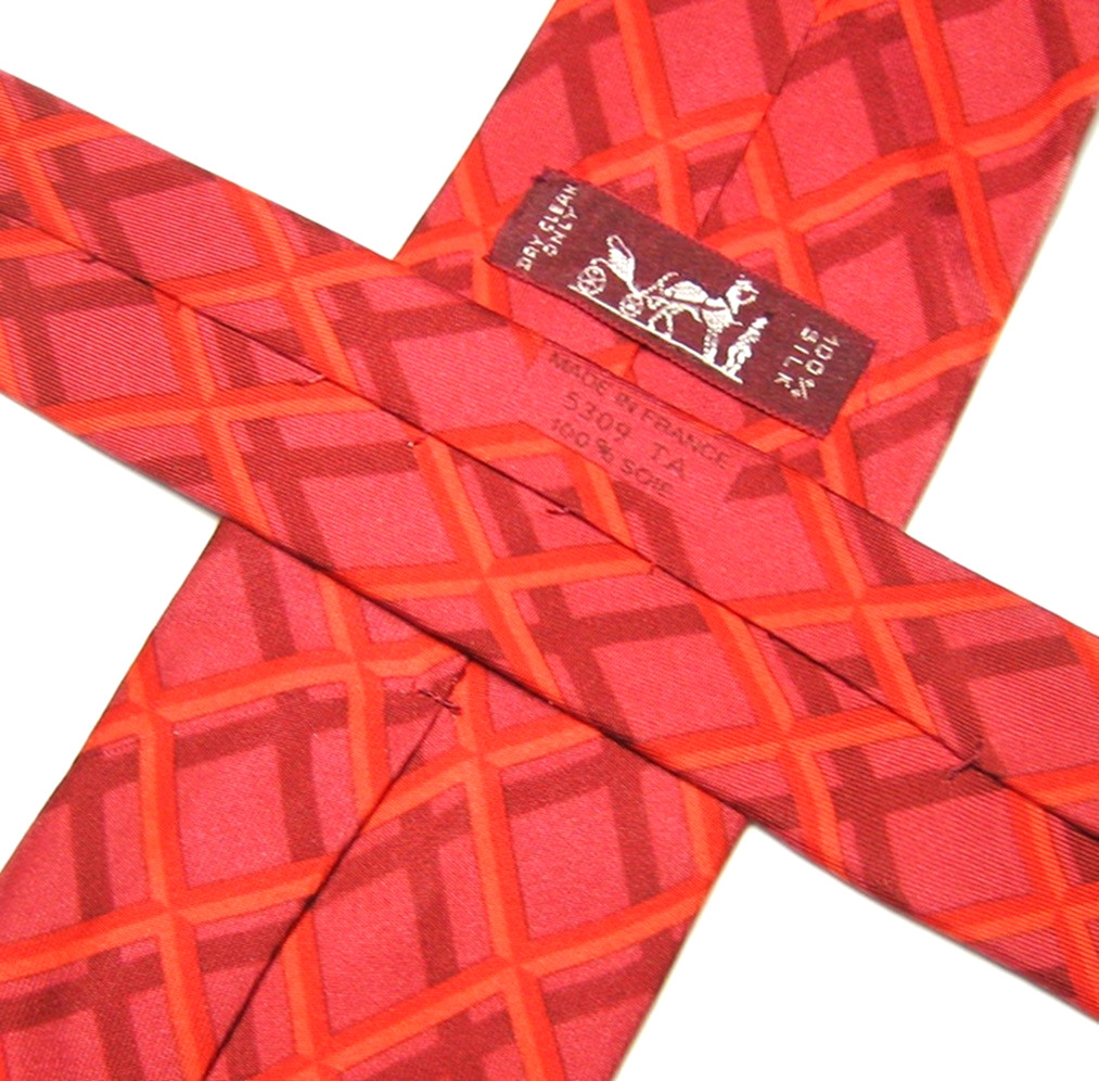 NWOT HERMÈS BOWTIE! VERY RARE! RED AND ORANGE GEOMETRIC DESIGN ON SILK  5309 TA thumbnail 7
