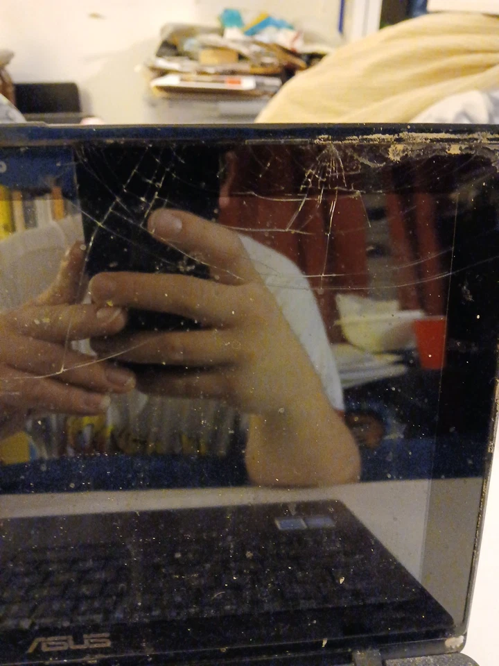 ASUS Netbook Intel Inside Parts Only As Is - Image 2 of 4