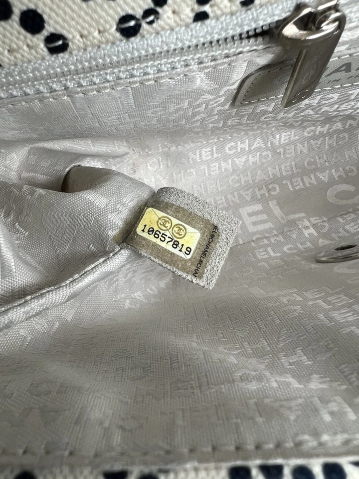 BOLSO CHANEL BY KARL LAGERFELD AÑOS 2000 EDICIÓN LIMITADA LONA PEQUEÑO LOGOTIPO SOLAPA Foto 4 de 4