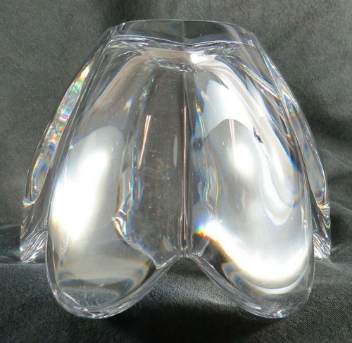 Heavy Glass Crystal Petaled Bowl 6.25" wide x 4" high - Picture 7 of 8