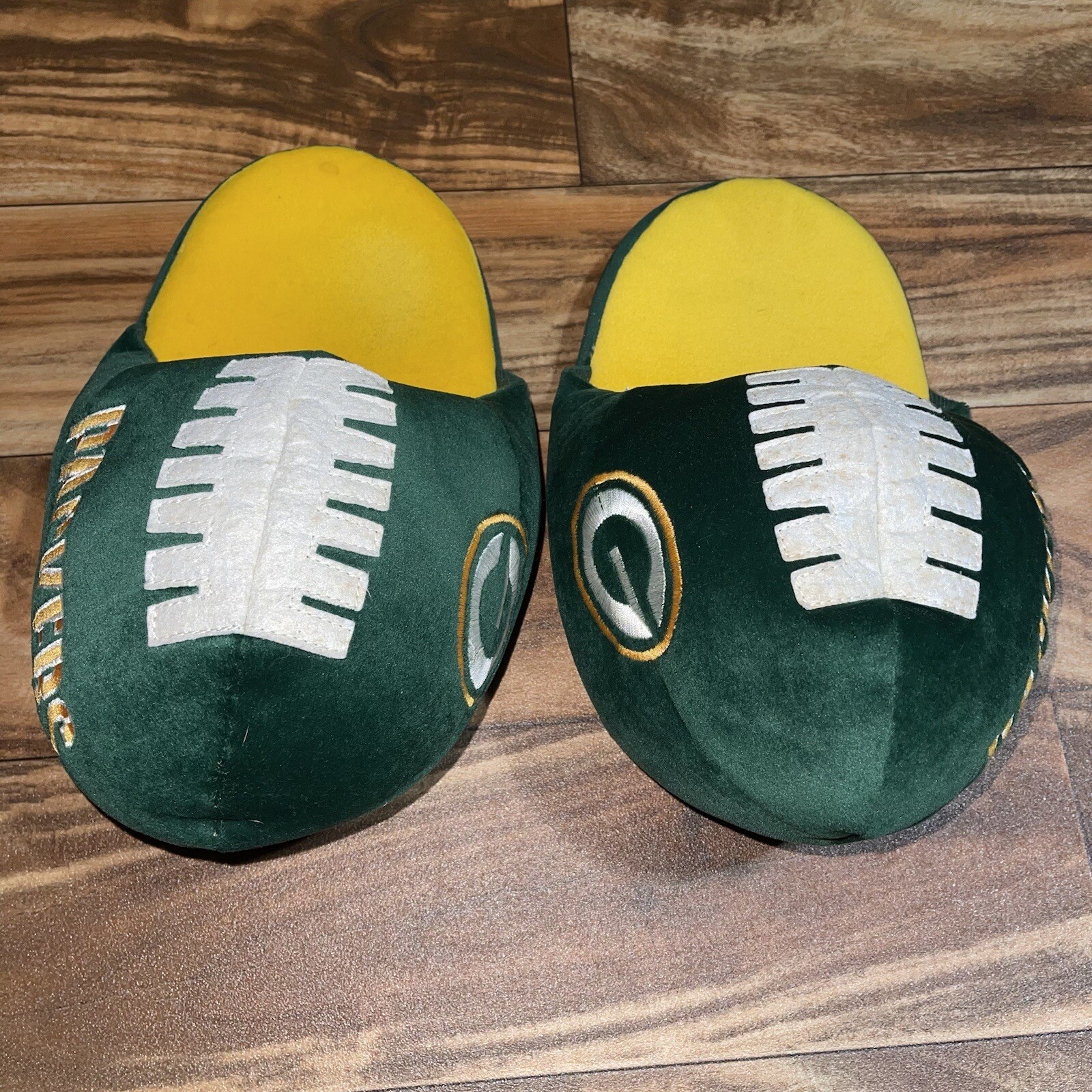 Green Bay Packers Slippers Shoes Men's Size Medium Size 8-9 