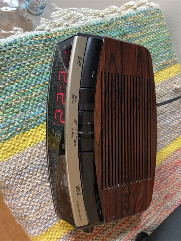 GE Alarm Clock AM/FM Radio Retro Woodgrain 7-4619A Tested Working - Image 3 of 4