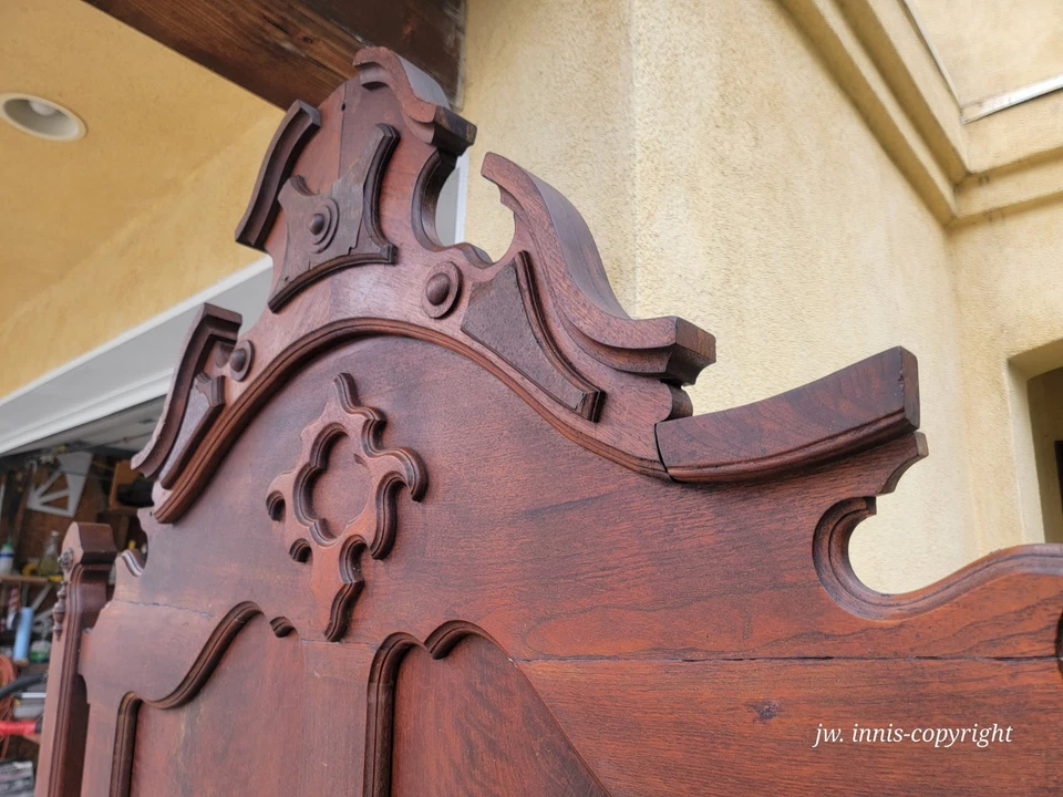 Marco de cama antiguo de cerezo macizo influencia francesa/española Foto 3 de 4