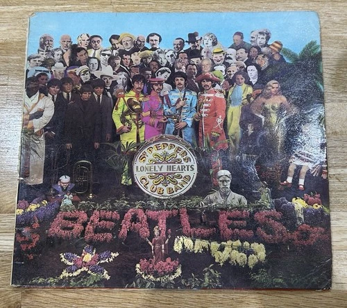 The Beatles Sgt Pepper UK 1967 Mono Pressing. Gatefold Complete Cut Out Sheet